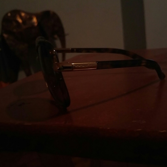 Prada sunglasses - Picture 3 of 3